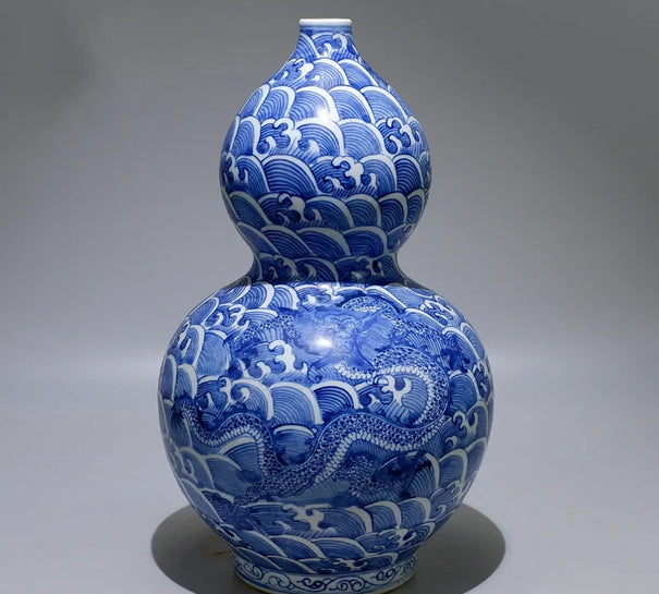 Qing Dynasty Qianlong Hand-painted Blue And White Sea Water Dragon Pattern Gourd Vase Antique Ornaments Collection